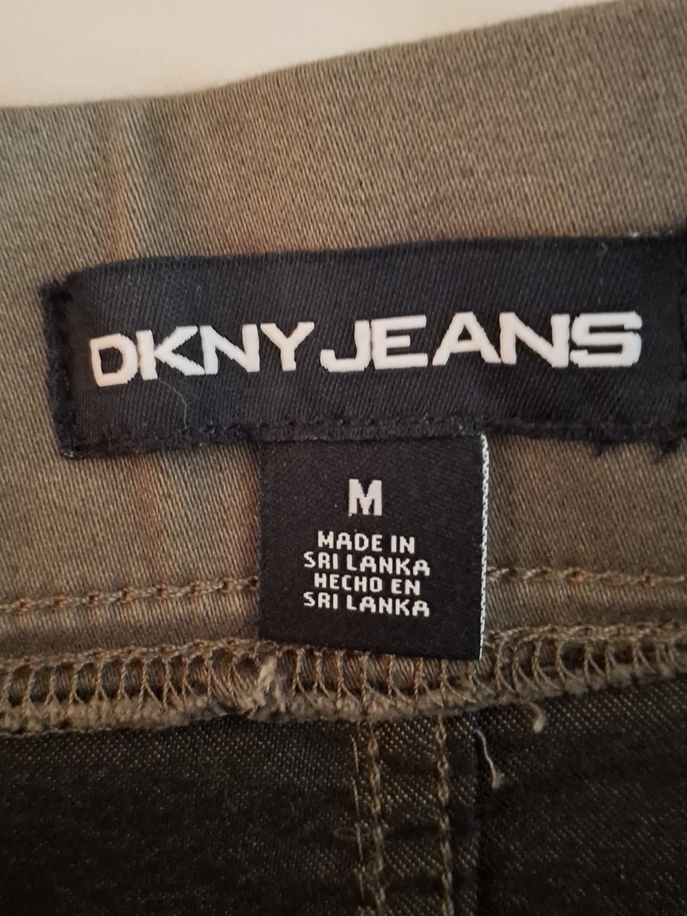 DKNY Jeans Olive Green Women’s Stretch Bermuda Shorts - Picture 4 of 9